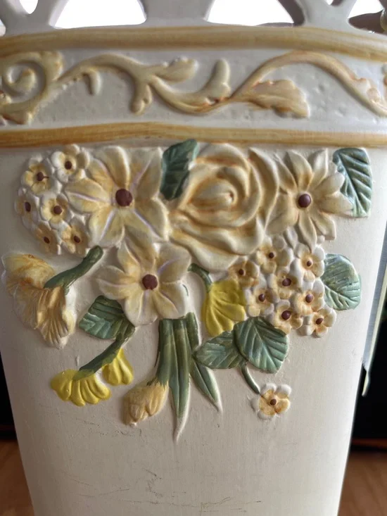 VTG Floral Yellow Ceramic Vase🌺 - Picture 2 of 7